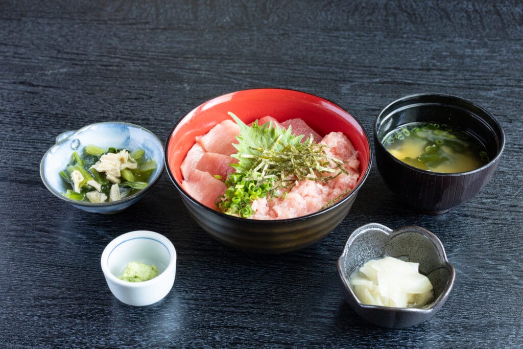 鮪二色丼
